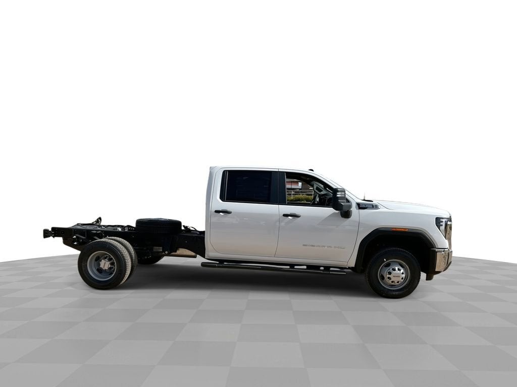 2026 GMC Sierra 3500 HD Chassis Cab Pro