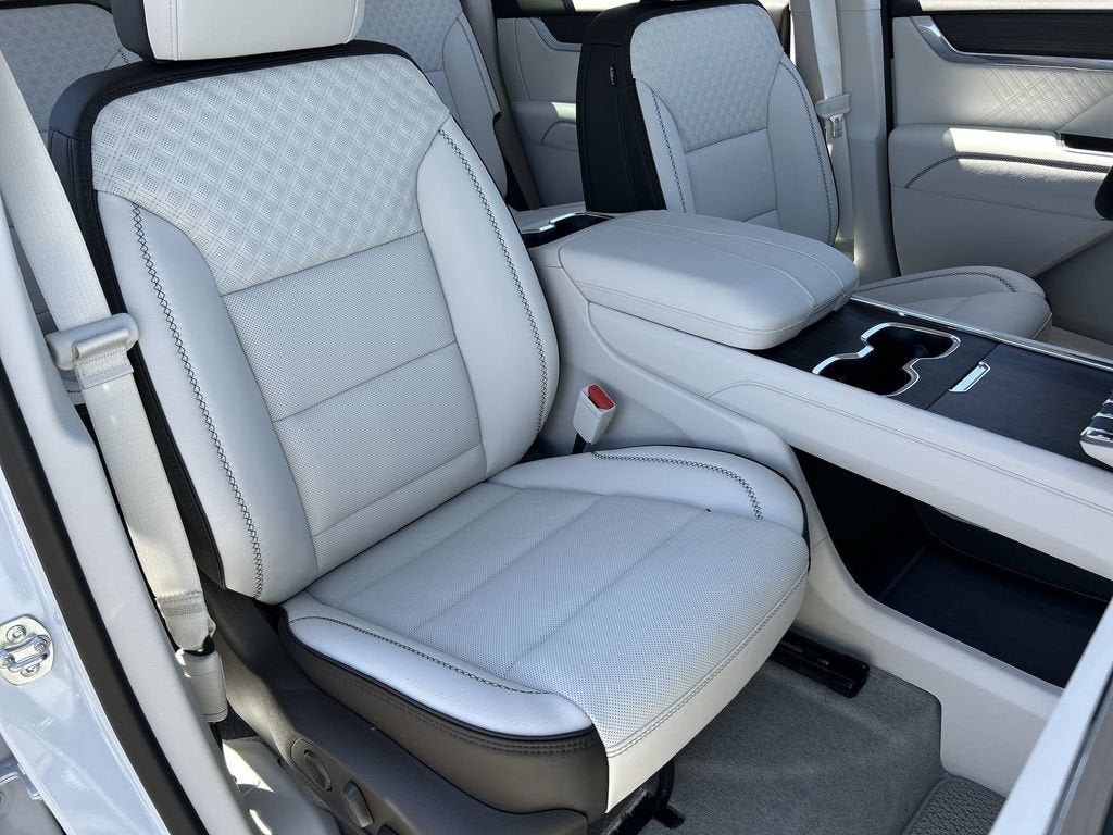 2026 GMC Acadia Denali - Photo 29