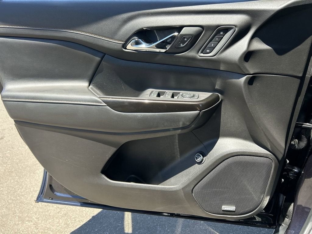 2022 GMC Acadia AT4