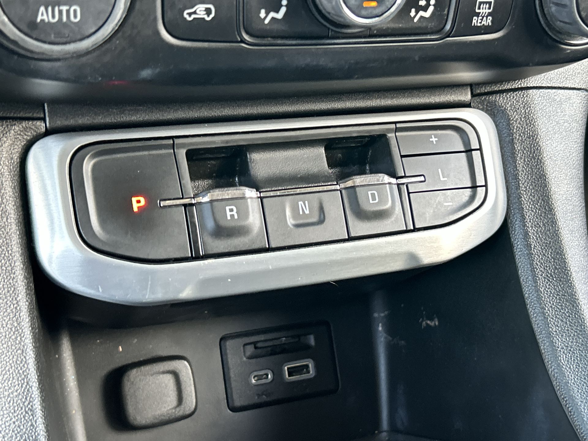 2022 GMC Acadia SLT
