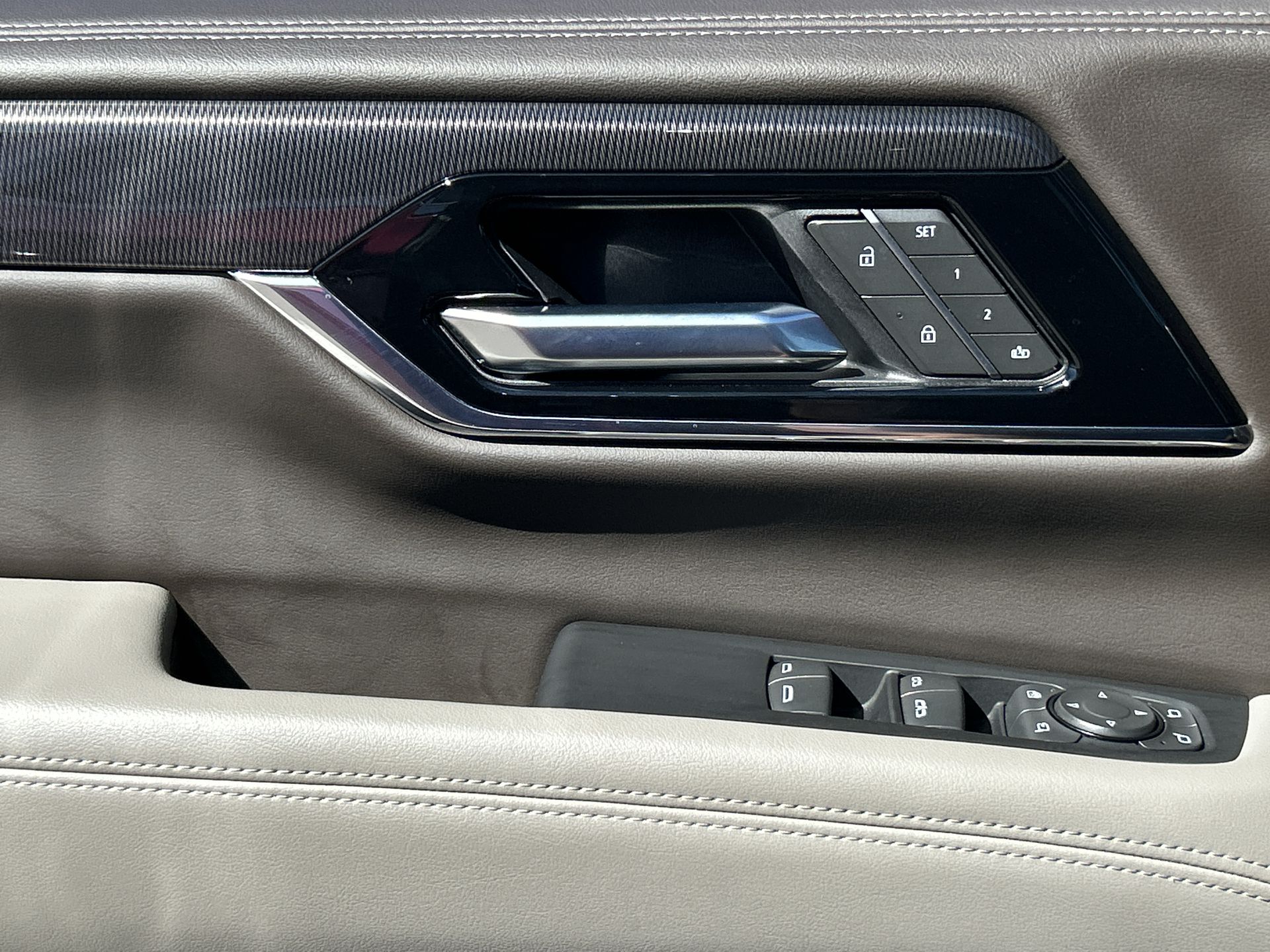 2025 GMC Yukon Elevation