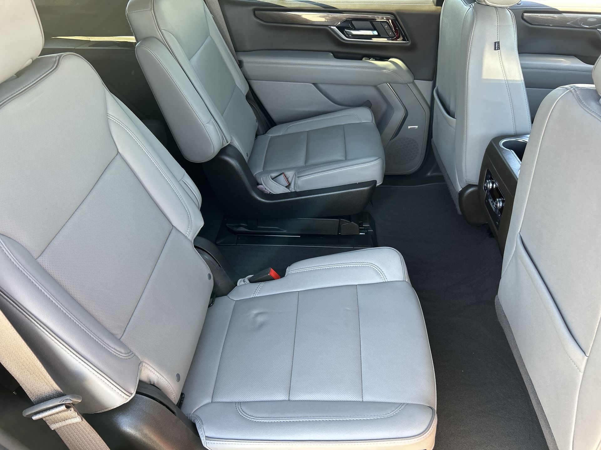 2025 GMC Yukon Elevation