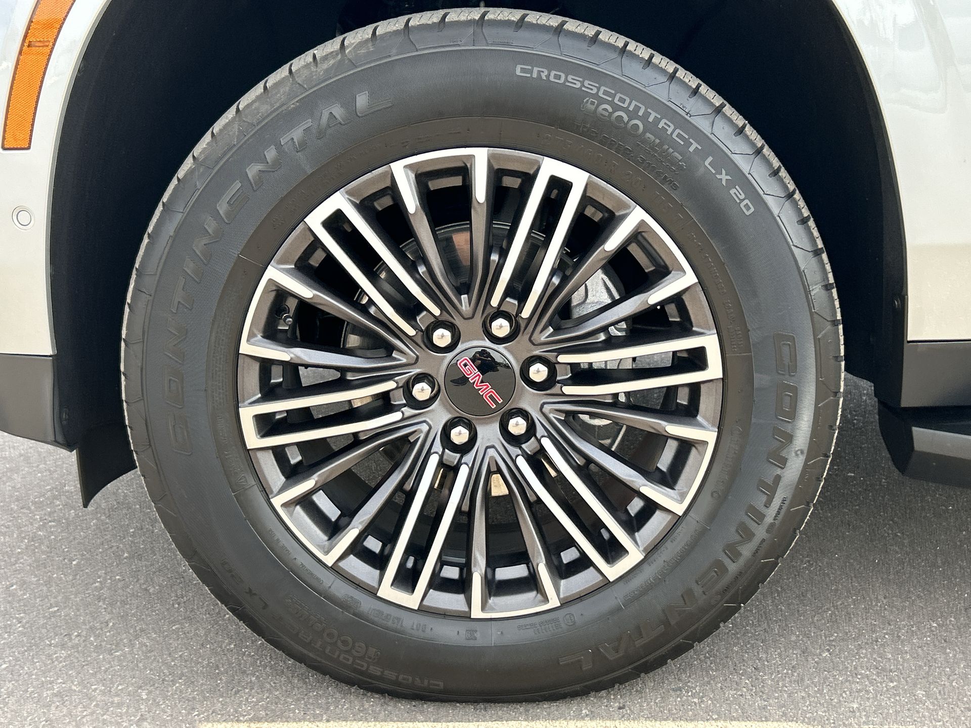 2025 GMC Yukon Elevation