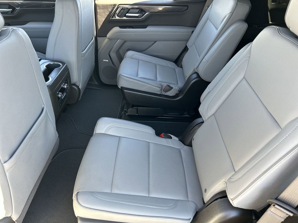 2025 GMC Yukon Elevation