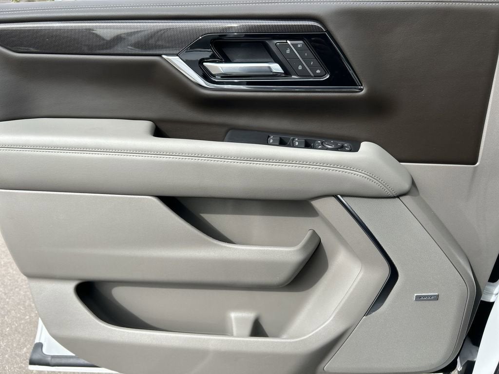 2025 GMC Yukon Elevation