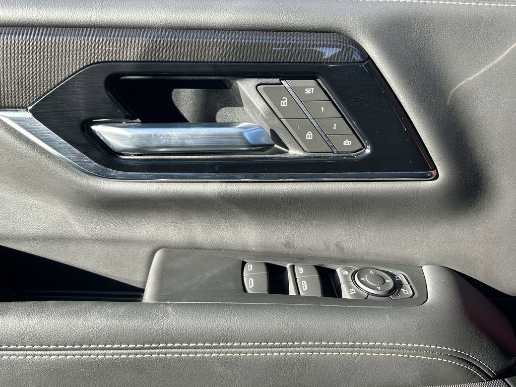 2025 GMC Yukon Elevation