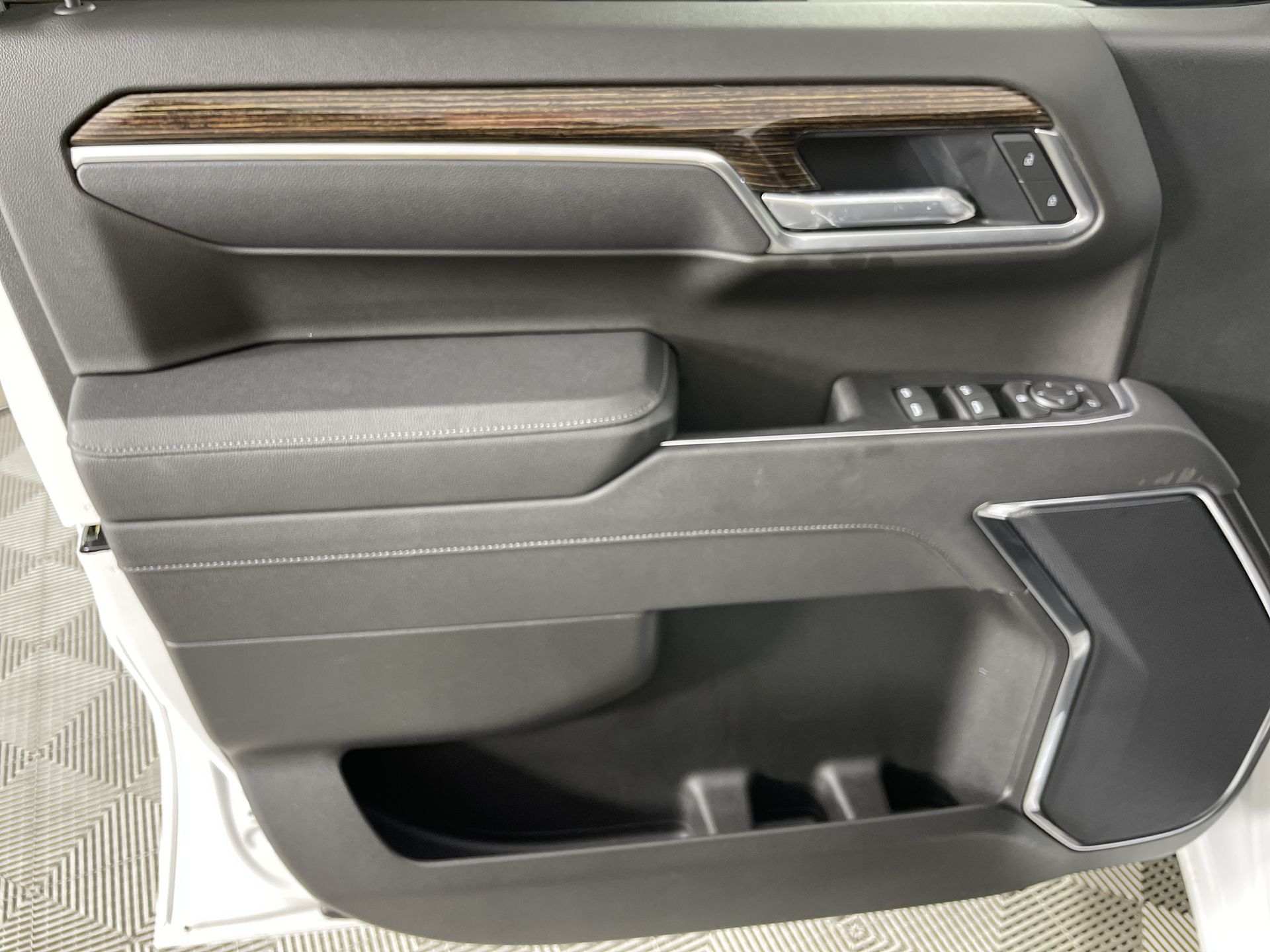 2025 GMC Sierra 1500 SLE