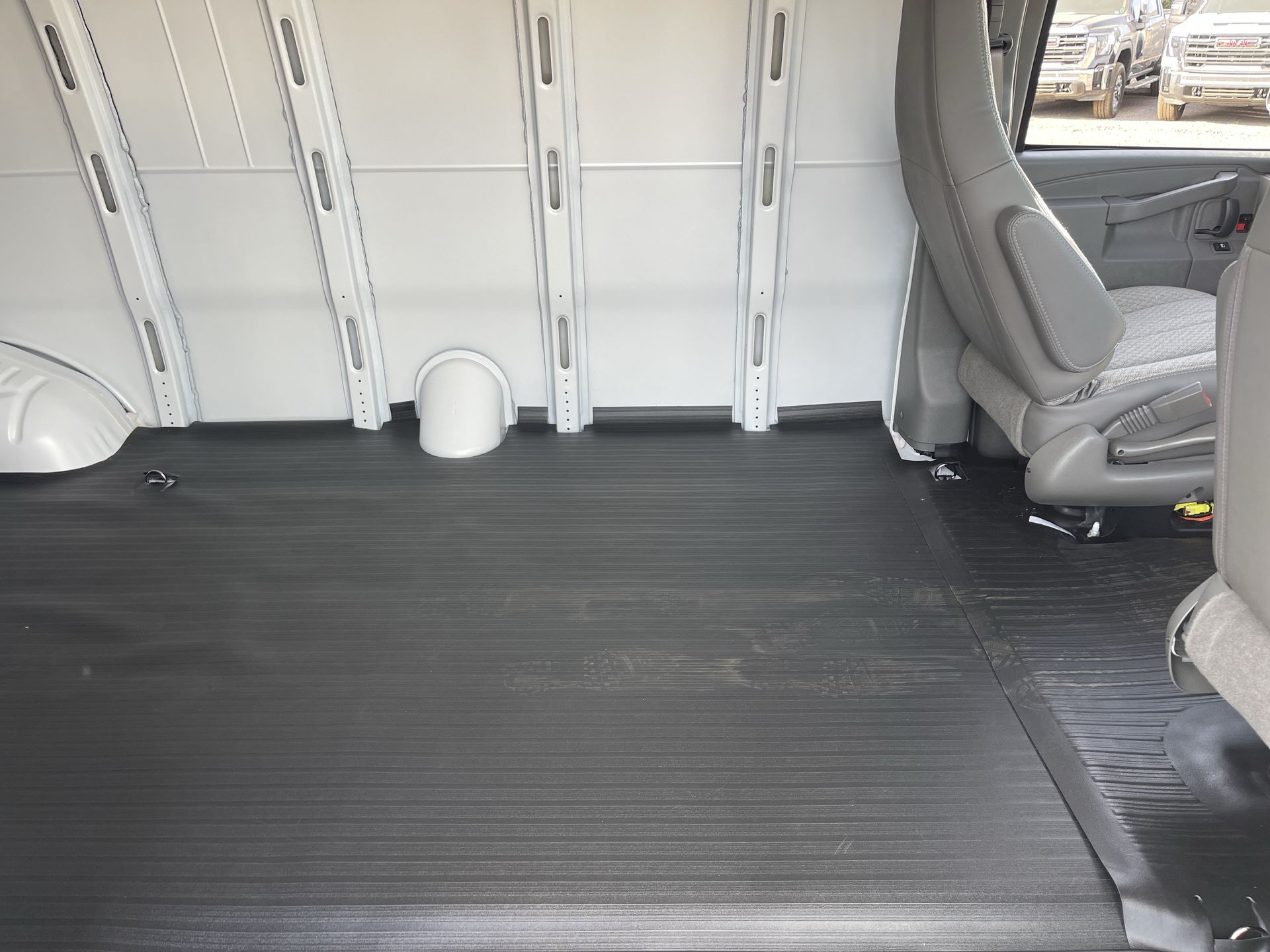 2025 GMC Savana Cargo 2500 Work Van