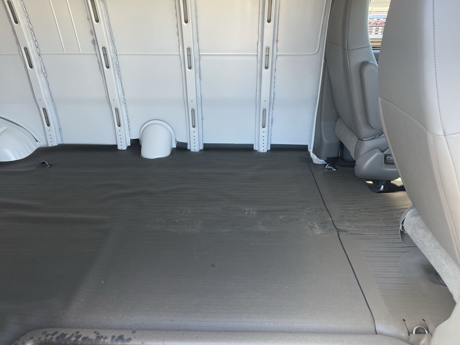 2025 GMC Savana Cargo 2500 Work Van