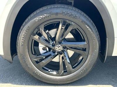 2026 Volkswagen Atlas Cross Sport SEL R-Line Black