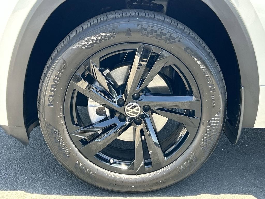 2026 Volkswagen Atlas Cross Sport SEL R-Line Black