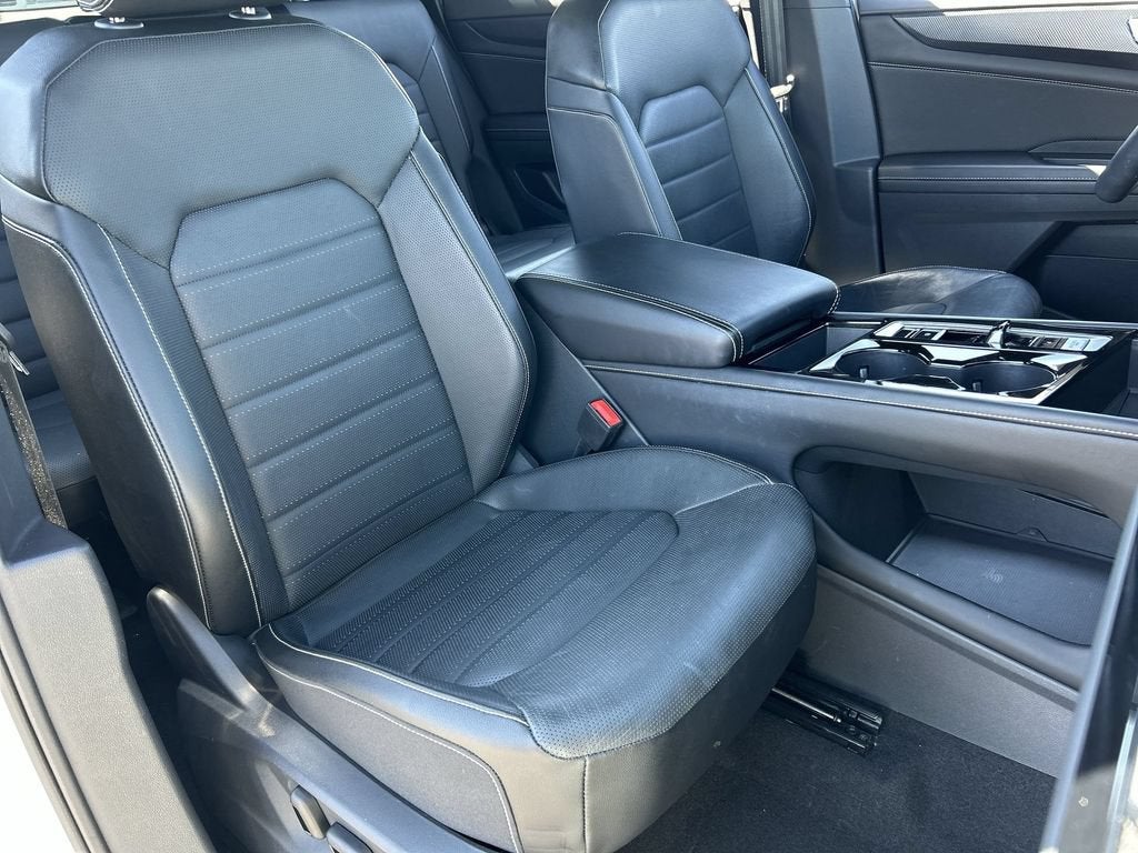 2024 Volkswagen Atlas Cross Sport 2.0T SEL R-Line
