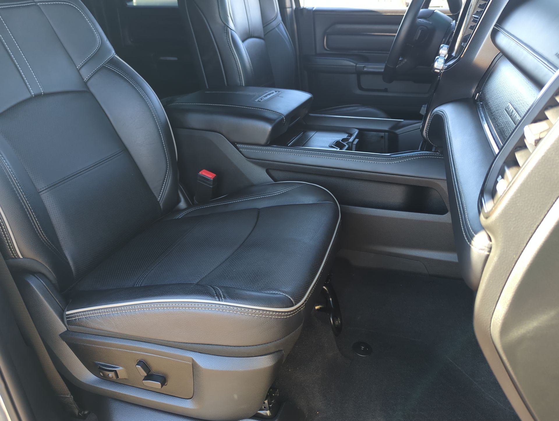 2024 RAM 3500 Limited Mega Cab 4x4 6'4" Box