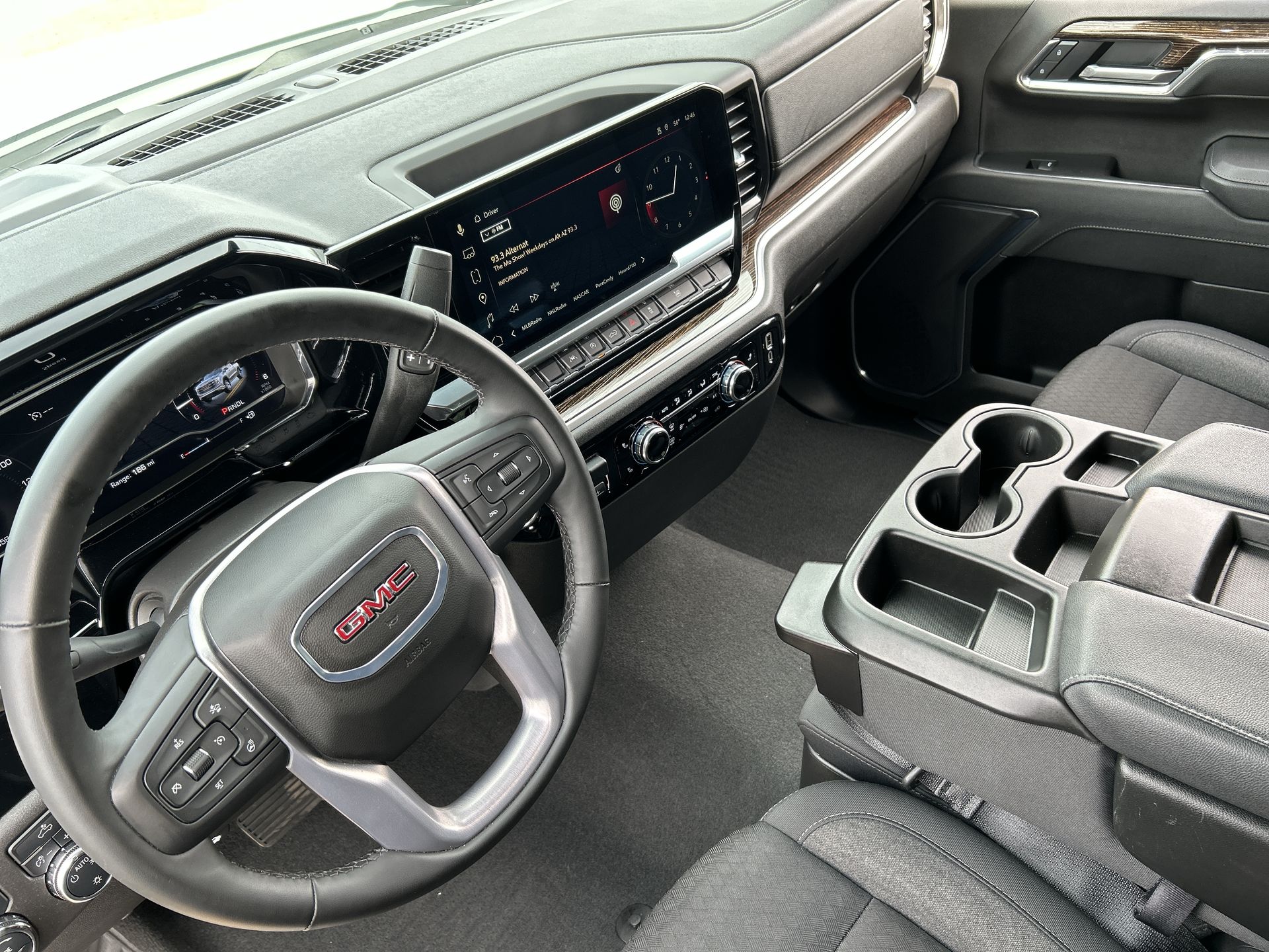 2025 GMC Sierra 1500 SLE