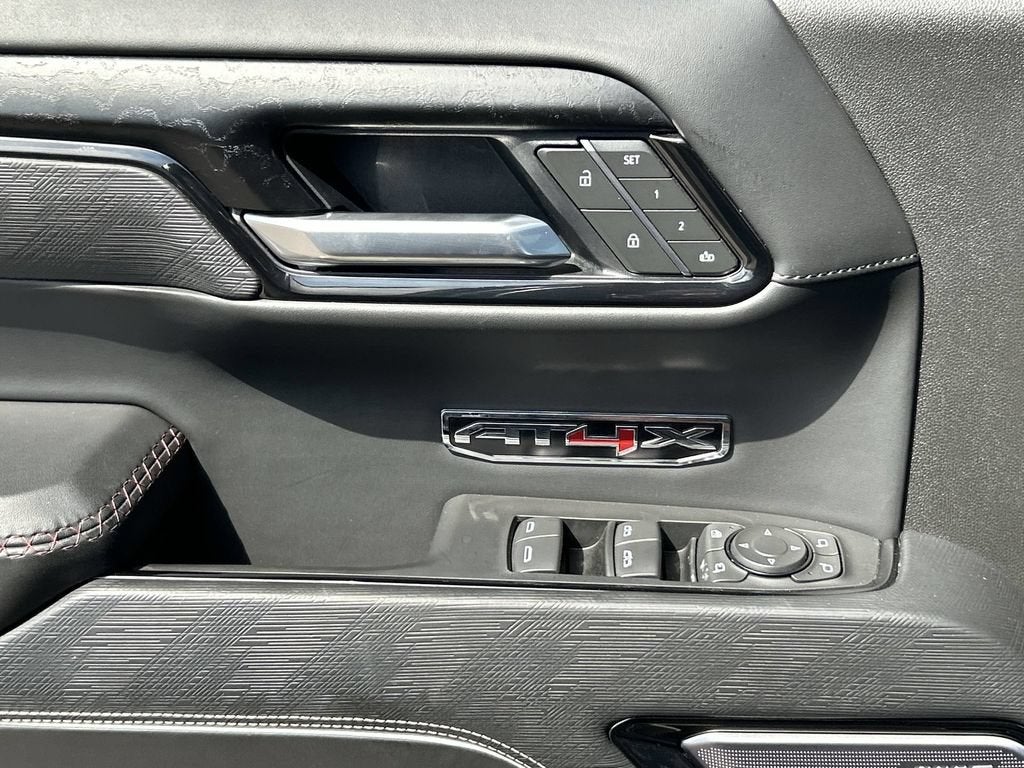 2025 GMC Sierra 1500 AT4X
