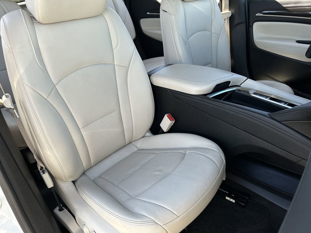 2022 Buick Enclave Essence