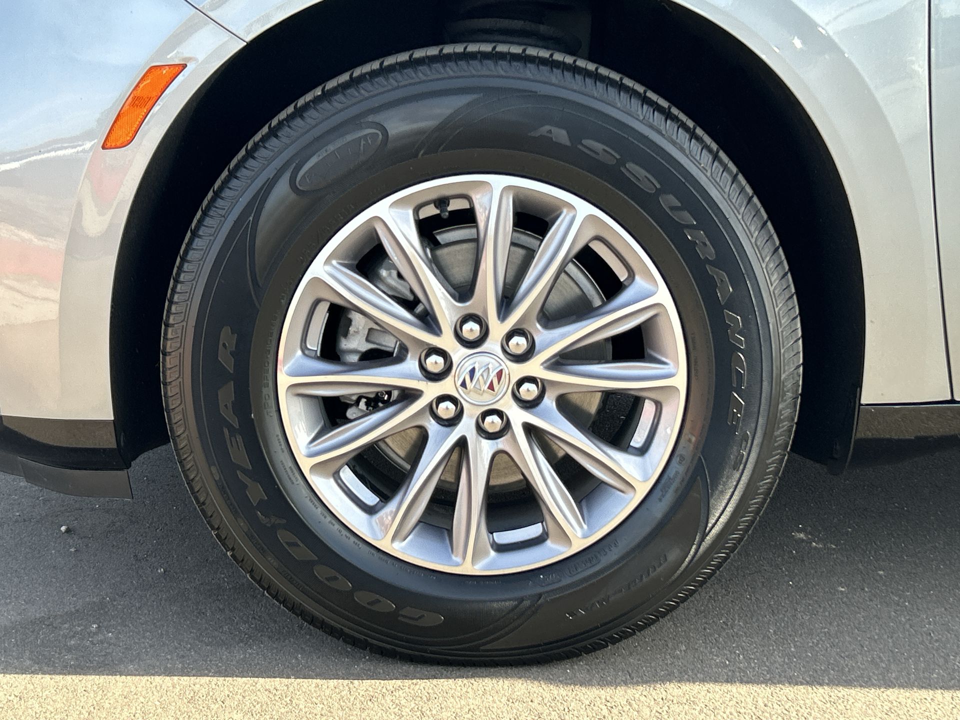 2023 Buick Enclave Essence
