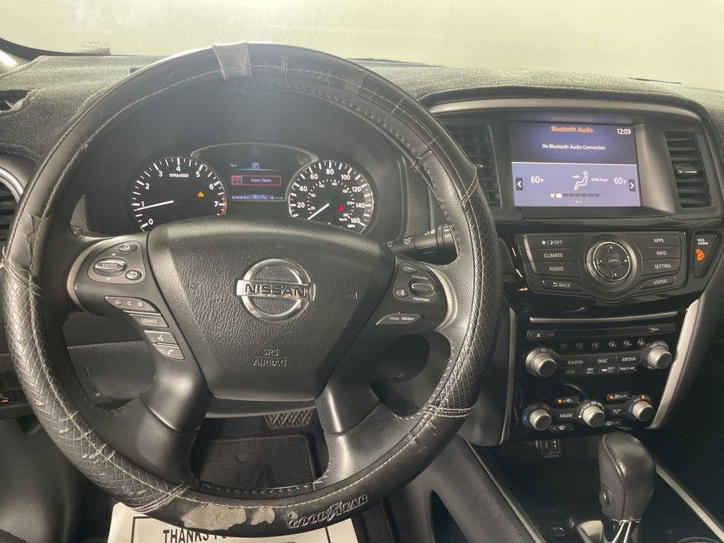 2020 Nissan Pathfinder SV