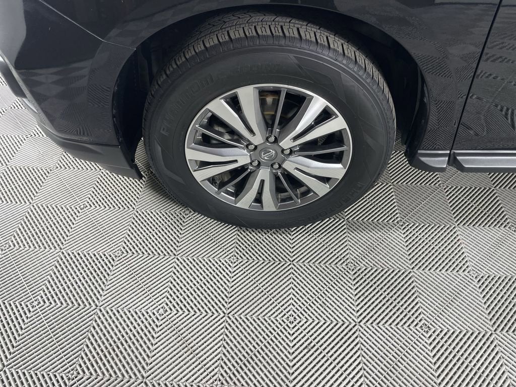 2020 Nissan Pathfinder SV