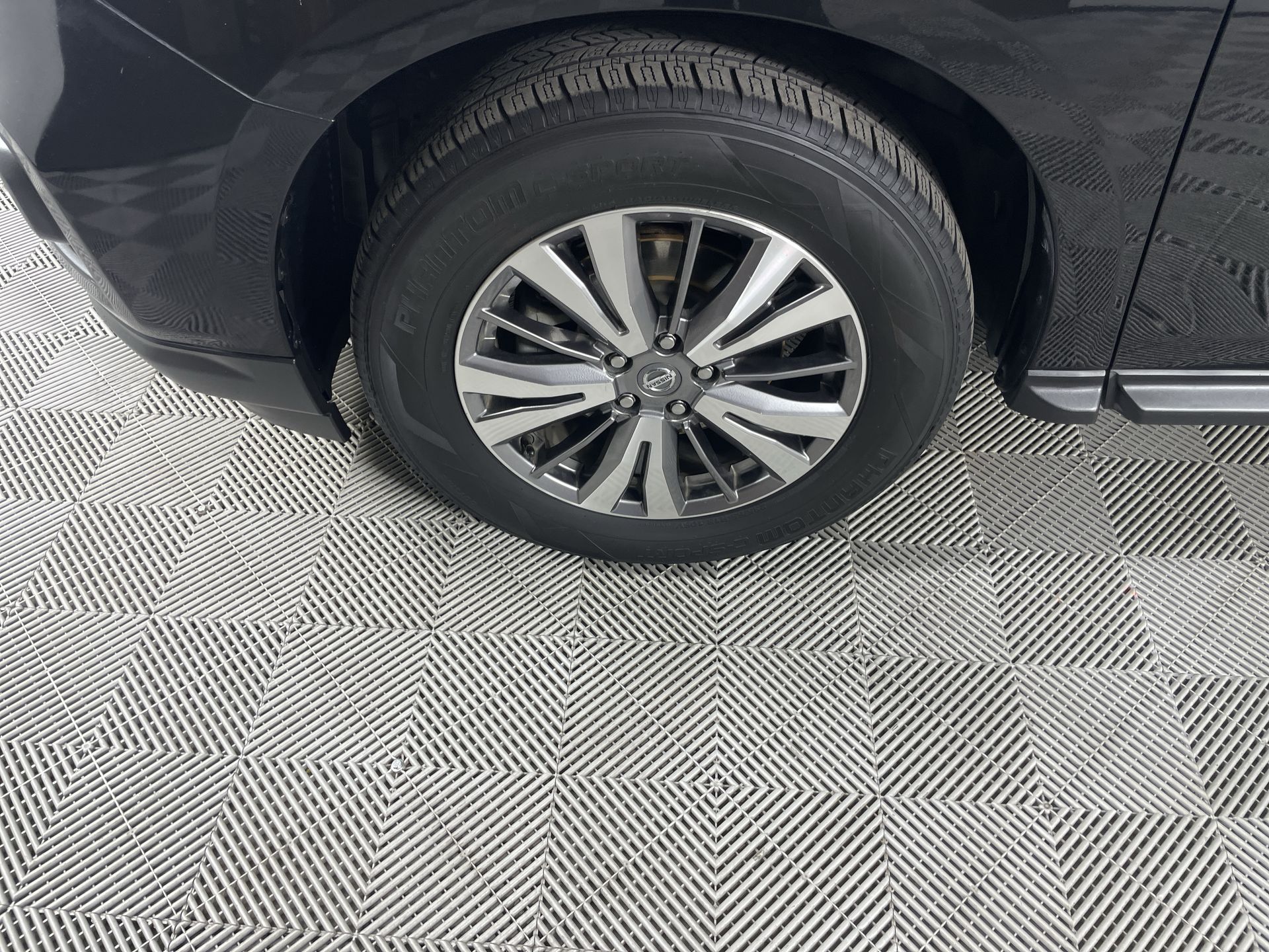 2020 Nissan Pathfinder SV