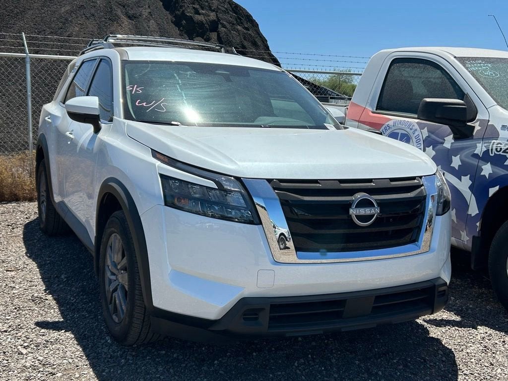 2025 Nissan Pathfinder SV