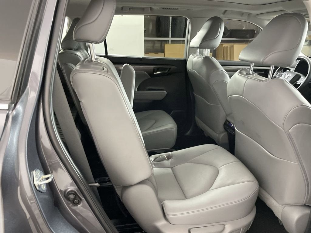 2023 Toyota Highlander Platinum