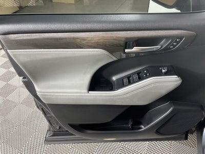 2023 Toyota Highlander Platinum