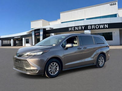 2023 Toyota Sienna LE