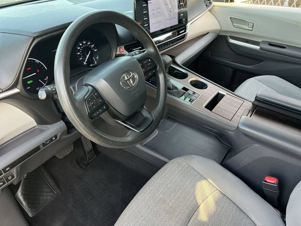 2023 Toyota Sienna LE