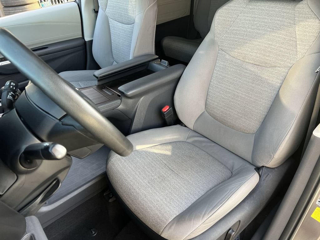 2023 Toyota Sienna LE
