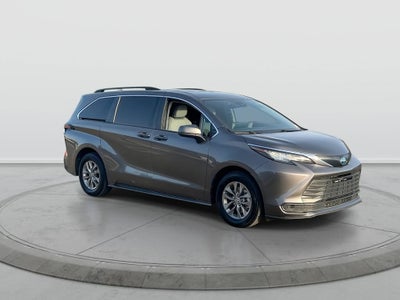 2023 Toyota Sienna LE