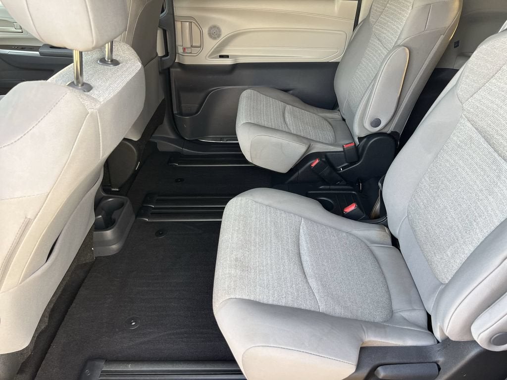 2023 Toyota Sienna LE