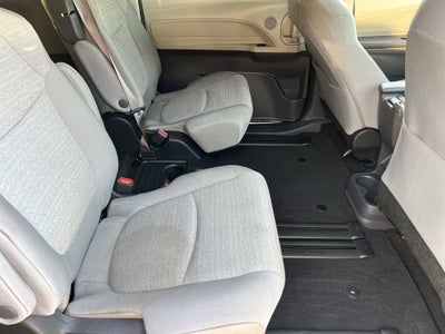 2023 Toyota Sienna LE