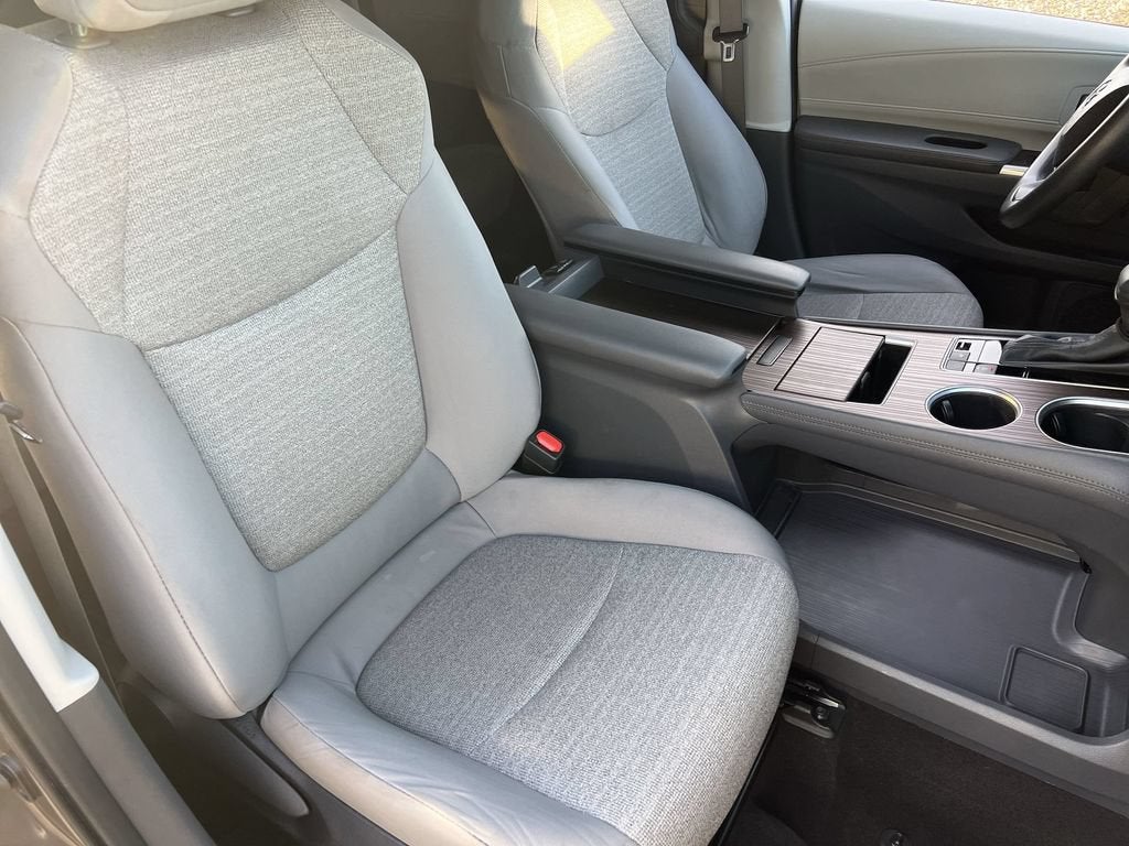2023 Toyota Sienna LE