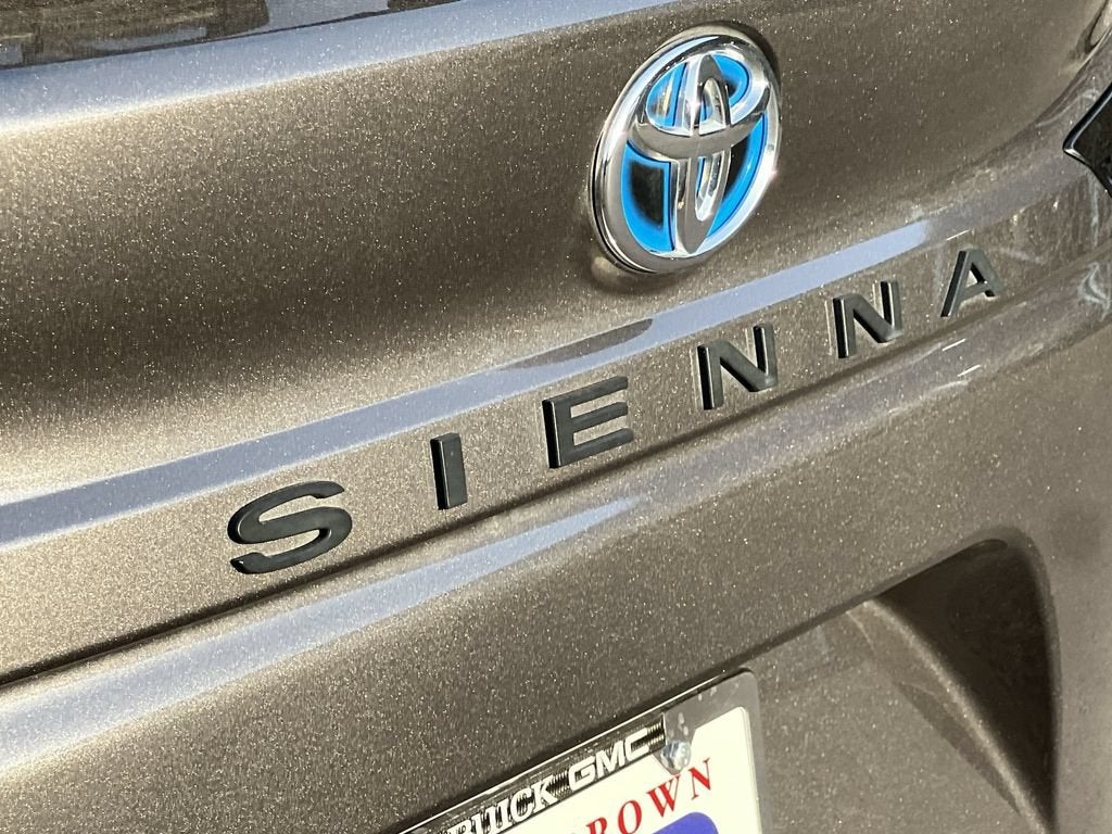 2023 Toyota Sienna LE