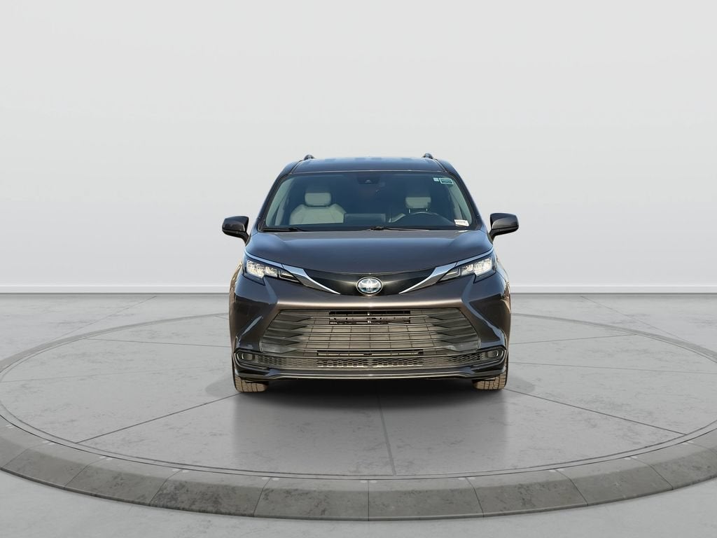 2023 Toyota Sienna LE