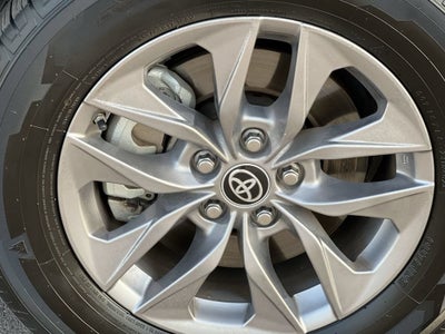 2023 Toyota Sienna LE