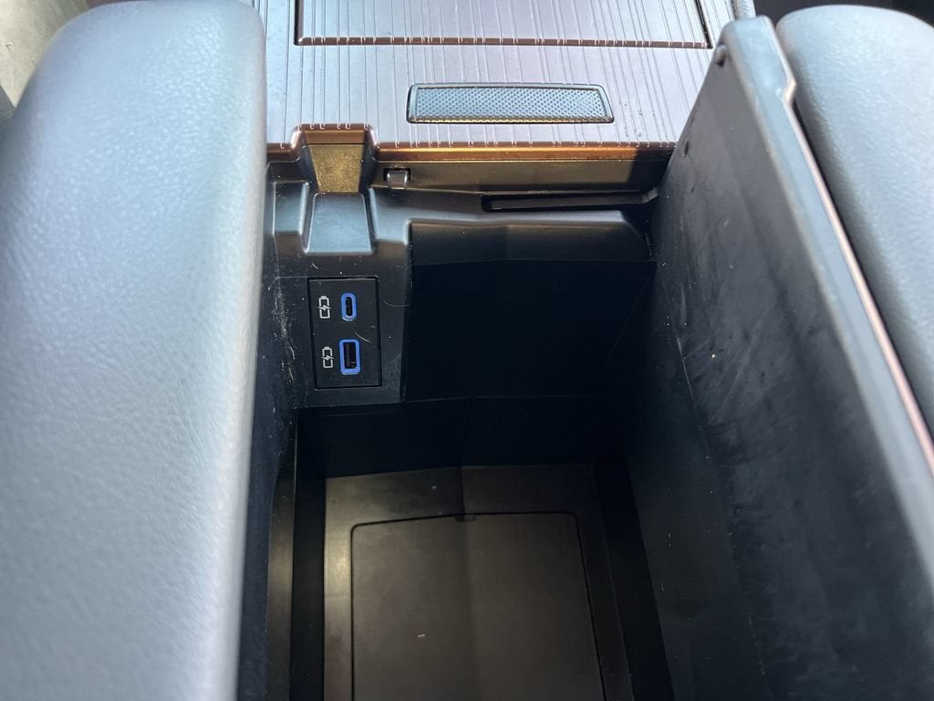 2023 Toyota Sienna LE