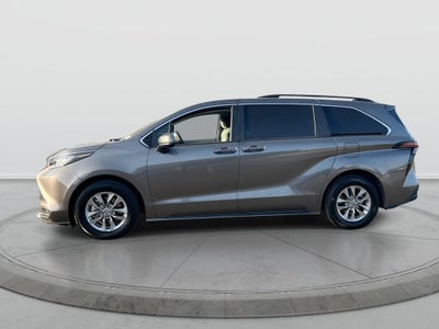 2023 Toyota Sienna LE