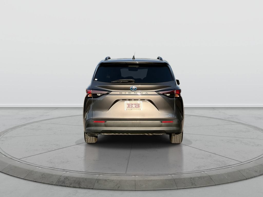2023 Toyota Sienna LE