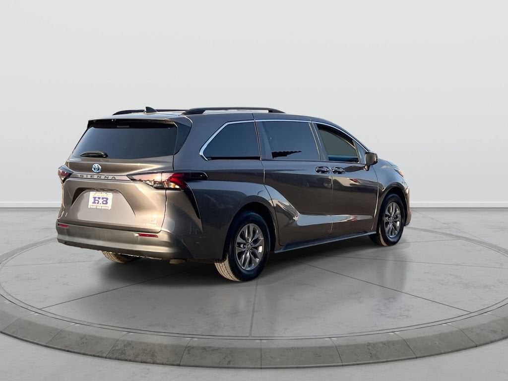 2023 Toyota Sienna LE