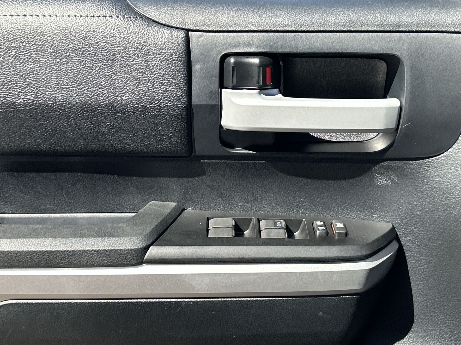 2016 Toyota Tundra SR5 5.7L V8