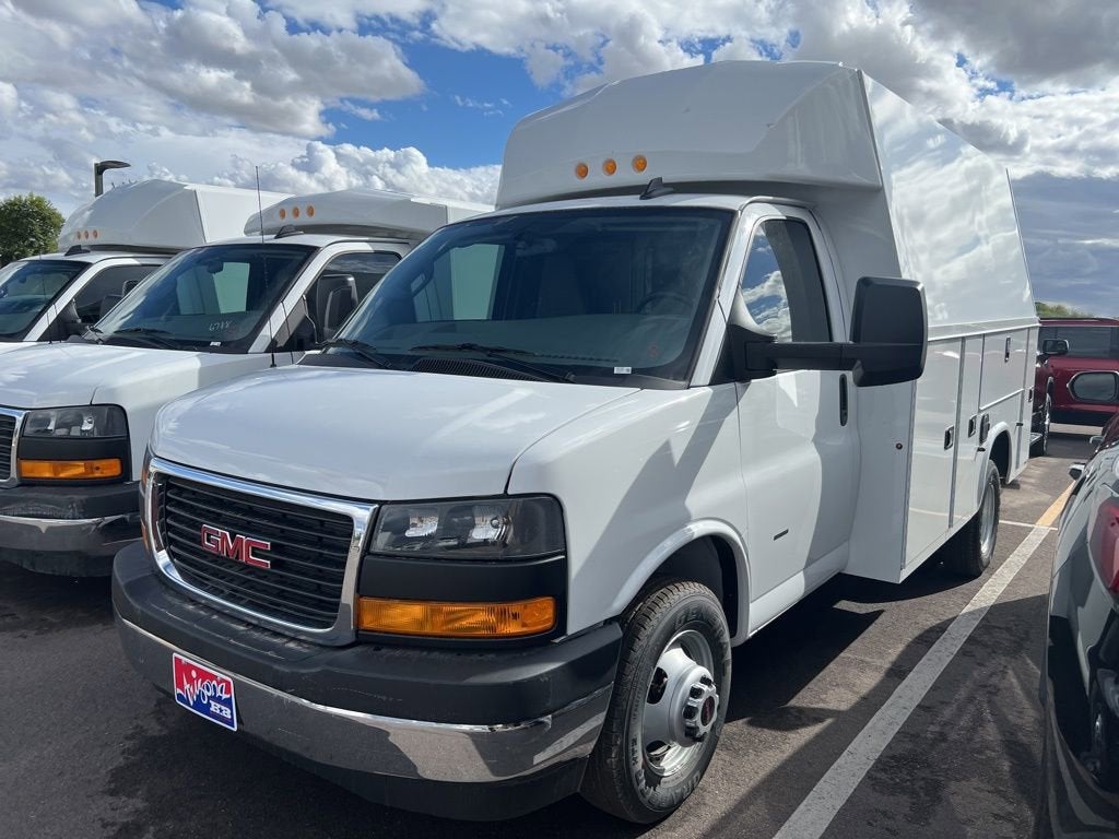 2025 GMC Savana Cutaway 3500 1WT