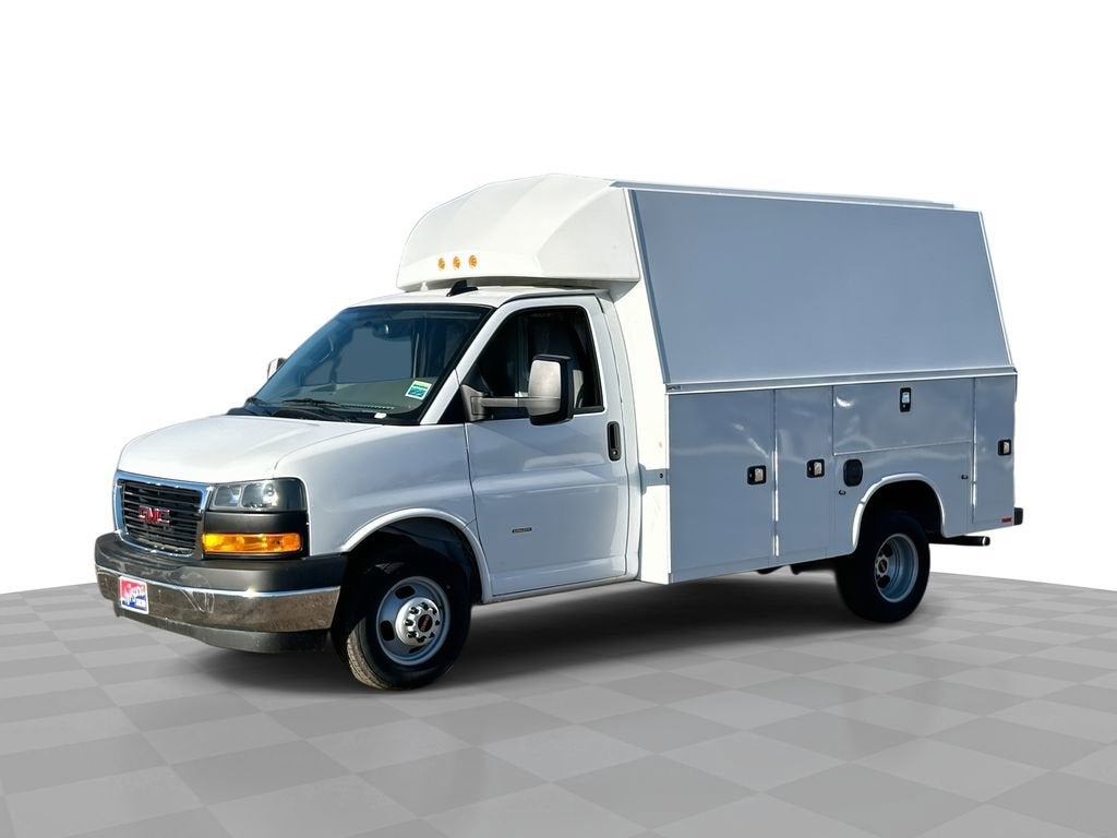 2025 GMC Savana Cutaway 3500 1WT
