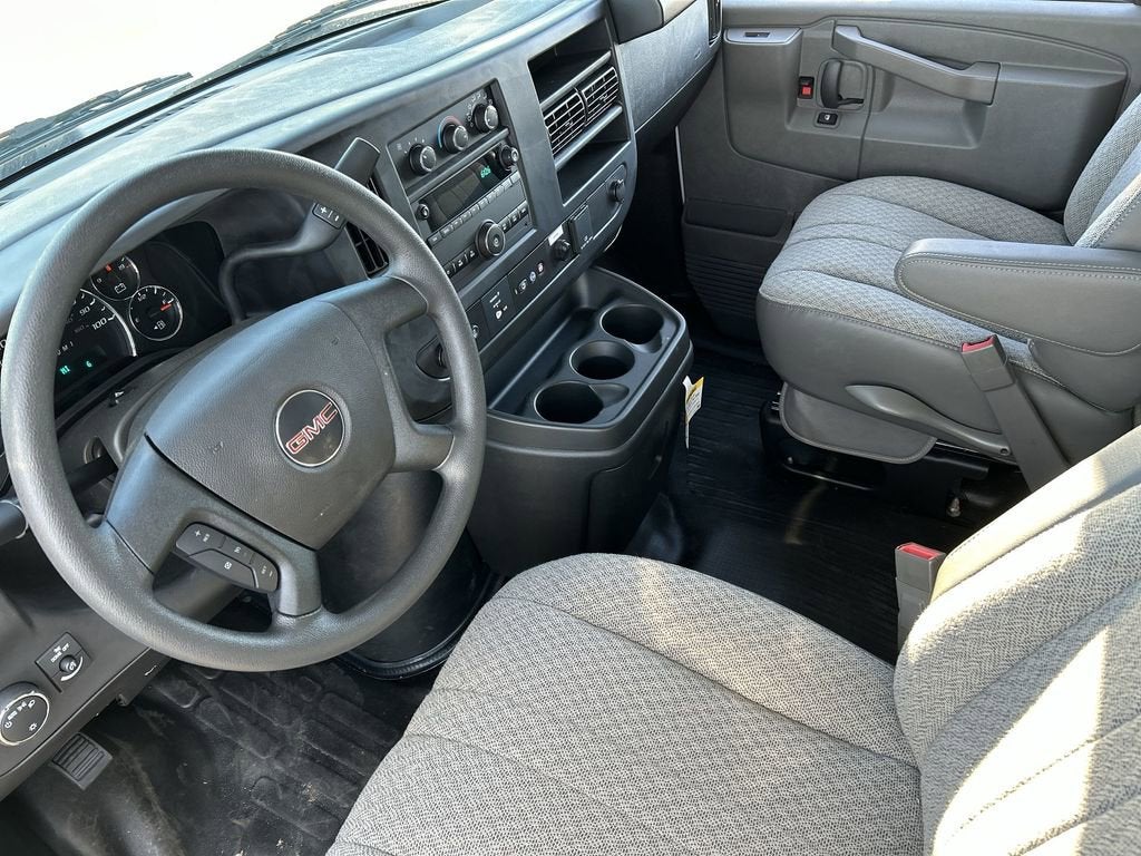 2025 GMC Savana Cutaway 3500 1WT