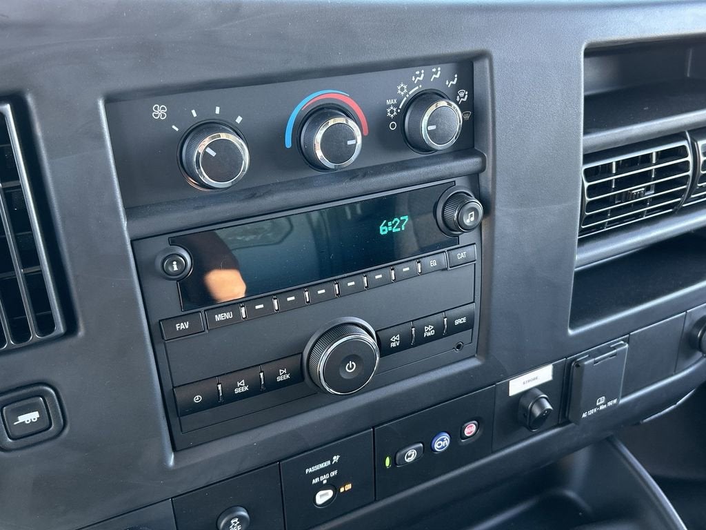 2025 GMC Savana Cutaway 3500 1WT