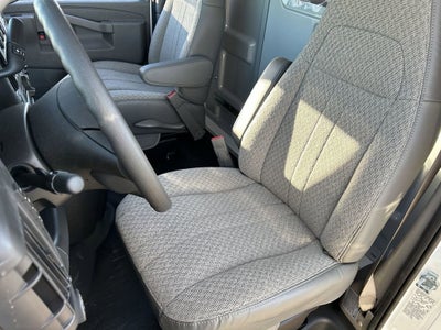 2025 GMC Savana Cutaway 3500 1WT