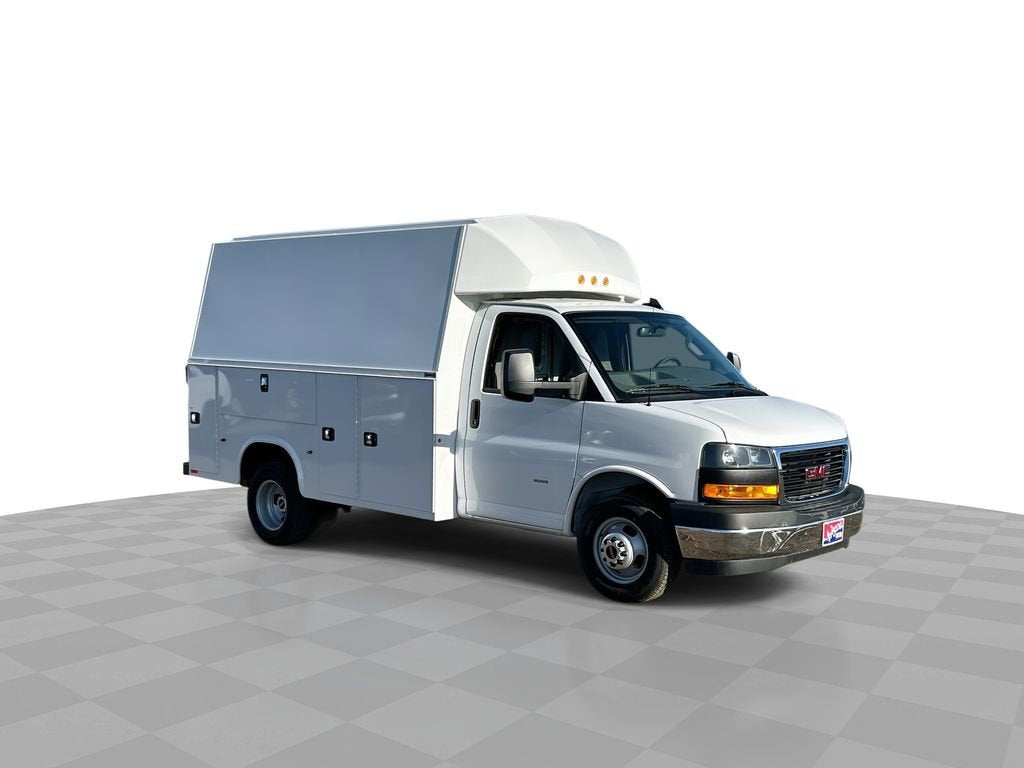 2025 GMC Savana Cutaway 3500 1WT