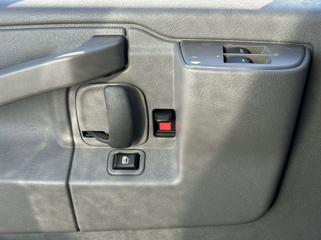 2025 GMC Savana Cutaway 3500 1WT