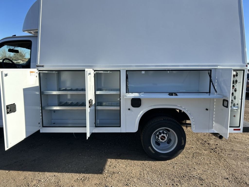 2025 GMC Savana Cutaway 3500 1WT